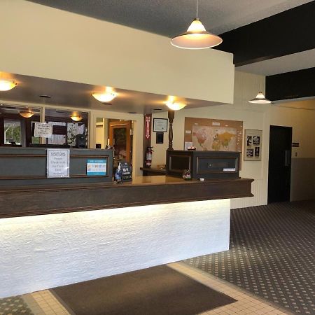 Providence Place Inn Port Hardy Kültér fotó