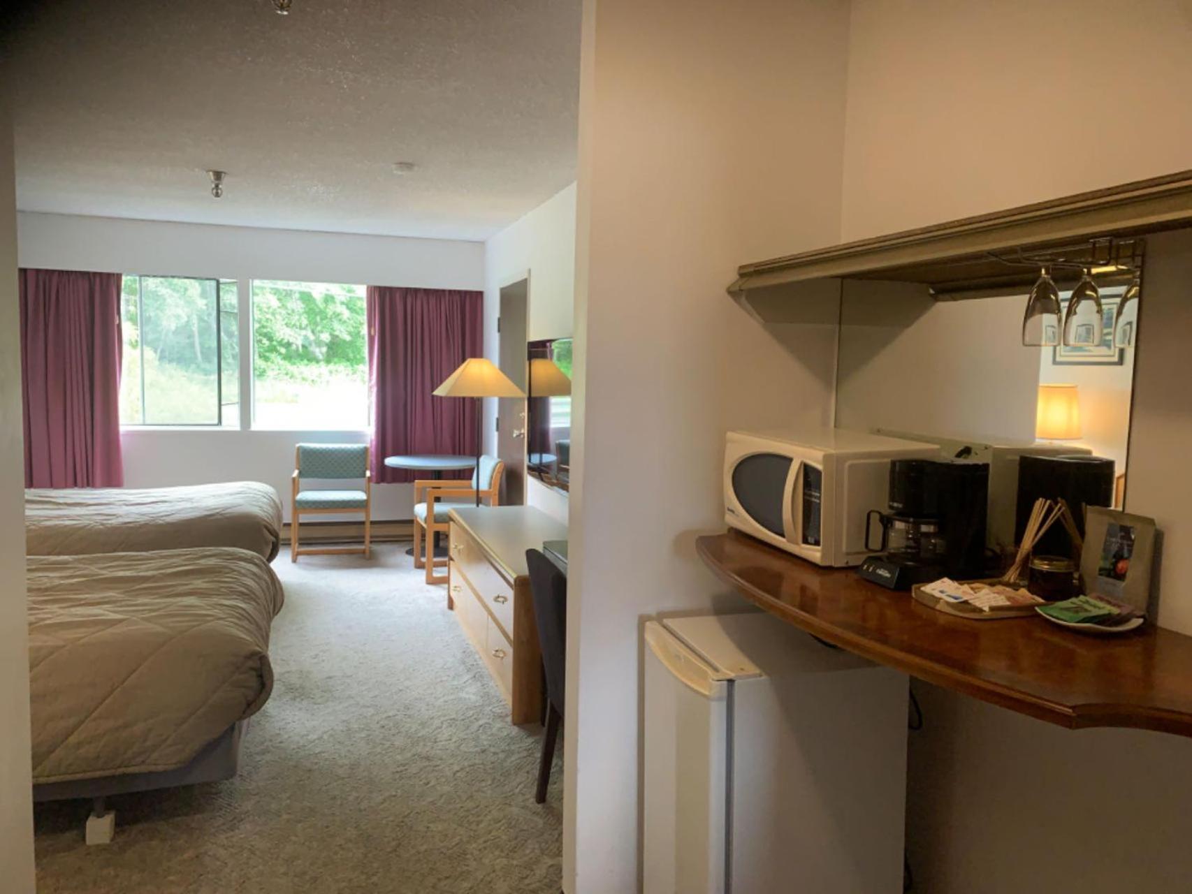 Providence Place Inn Port Hardy Kültér fotó