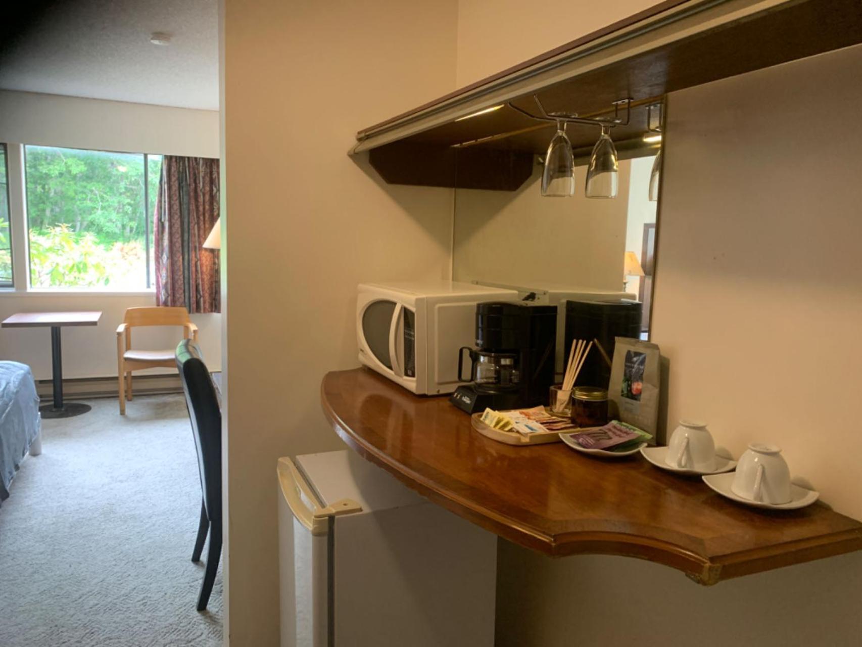 Providence Place Inn Port Hardy Kültér fotó