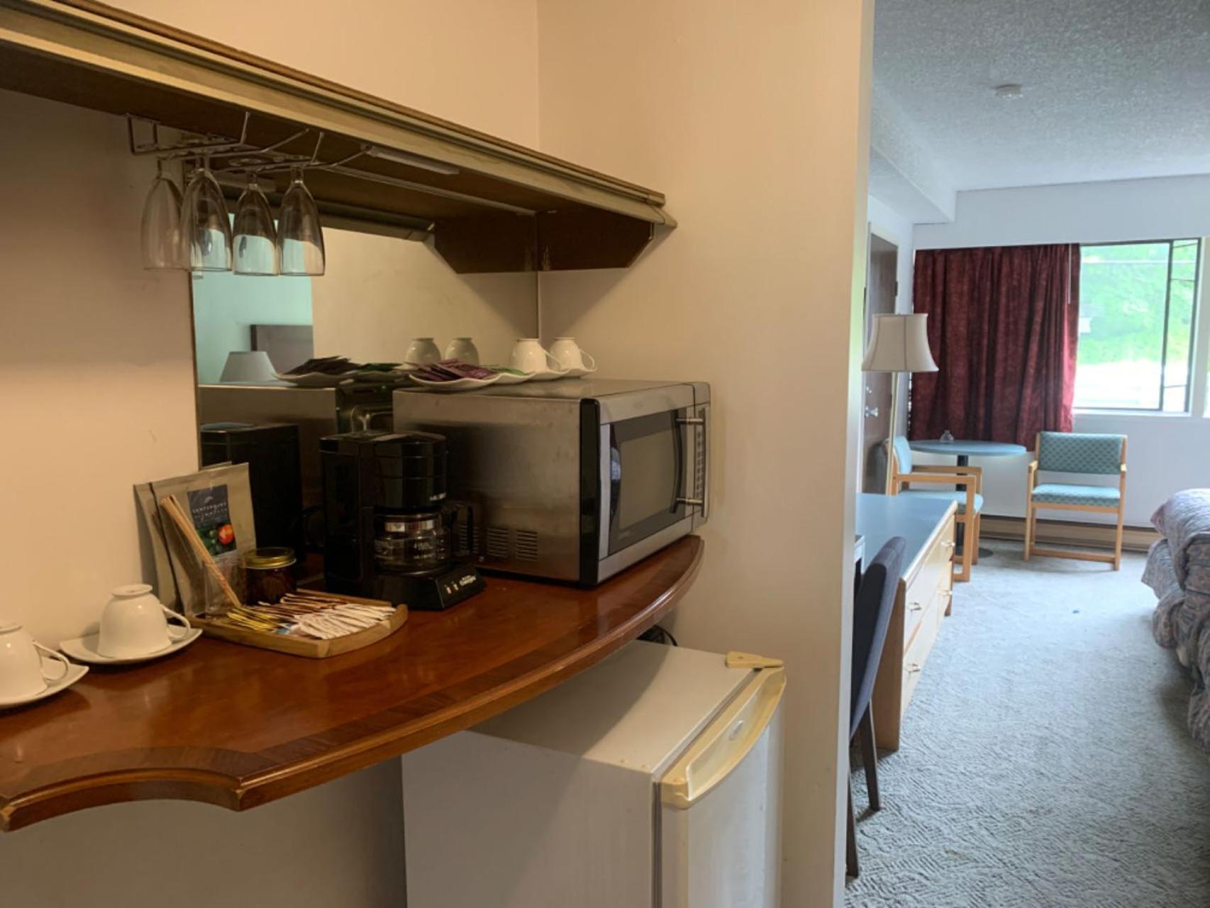 Providence Place Inn Port Hardy Kültér fotó