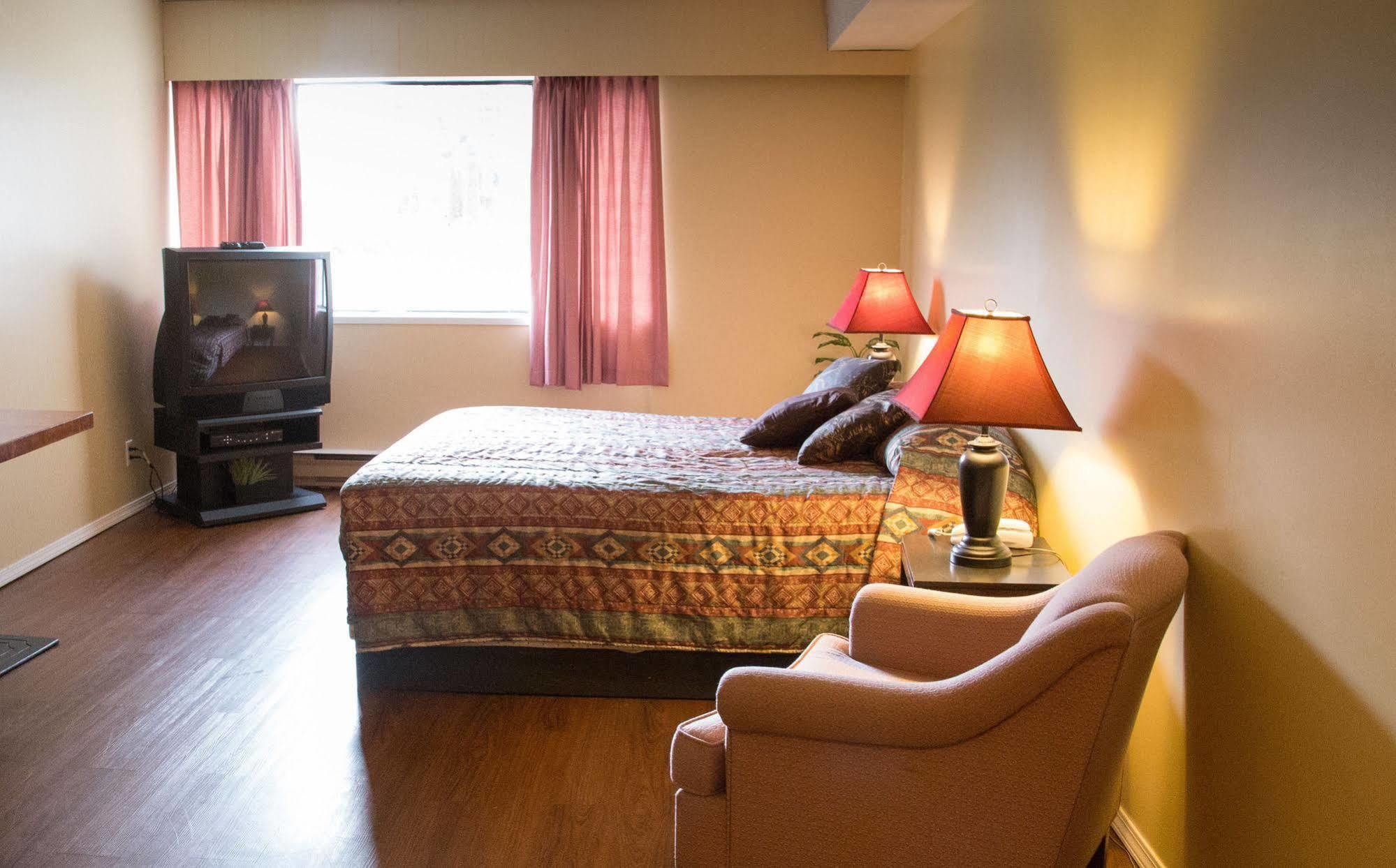 Providence Place Inn Port Hardy Kültér fotó