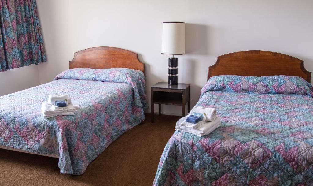 Providence Place Inn Port Hardy Kültér fotó