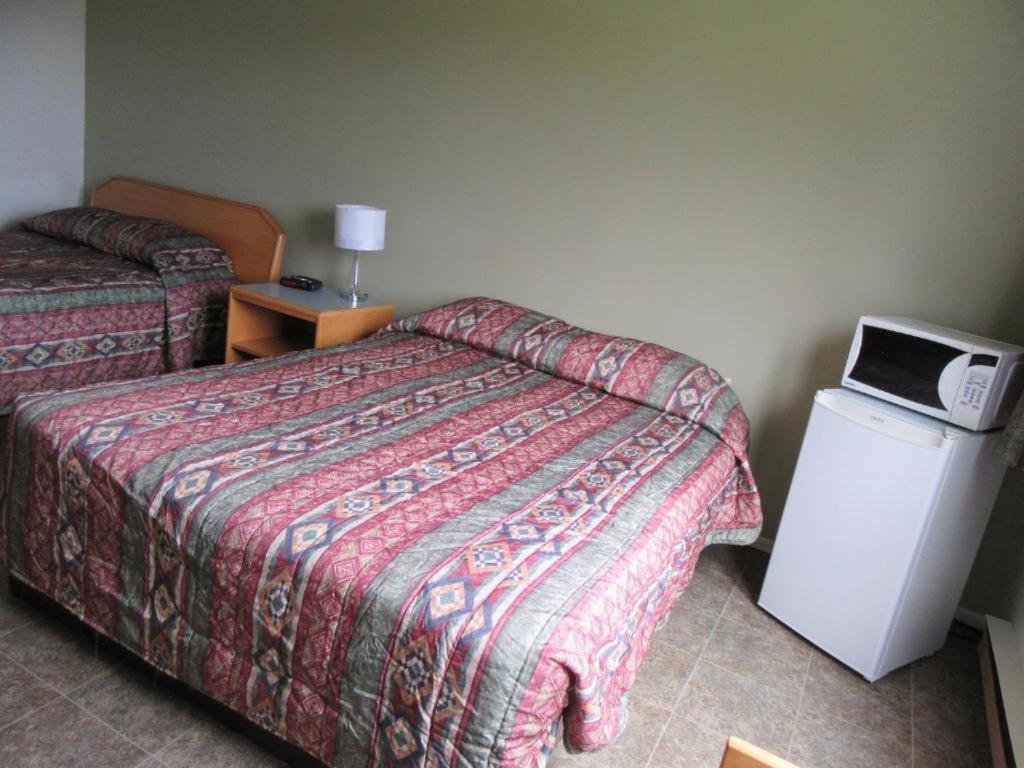 Providence Place Inn Port Hardy Kültér fotó