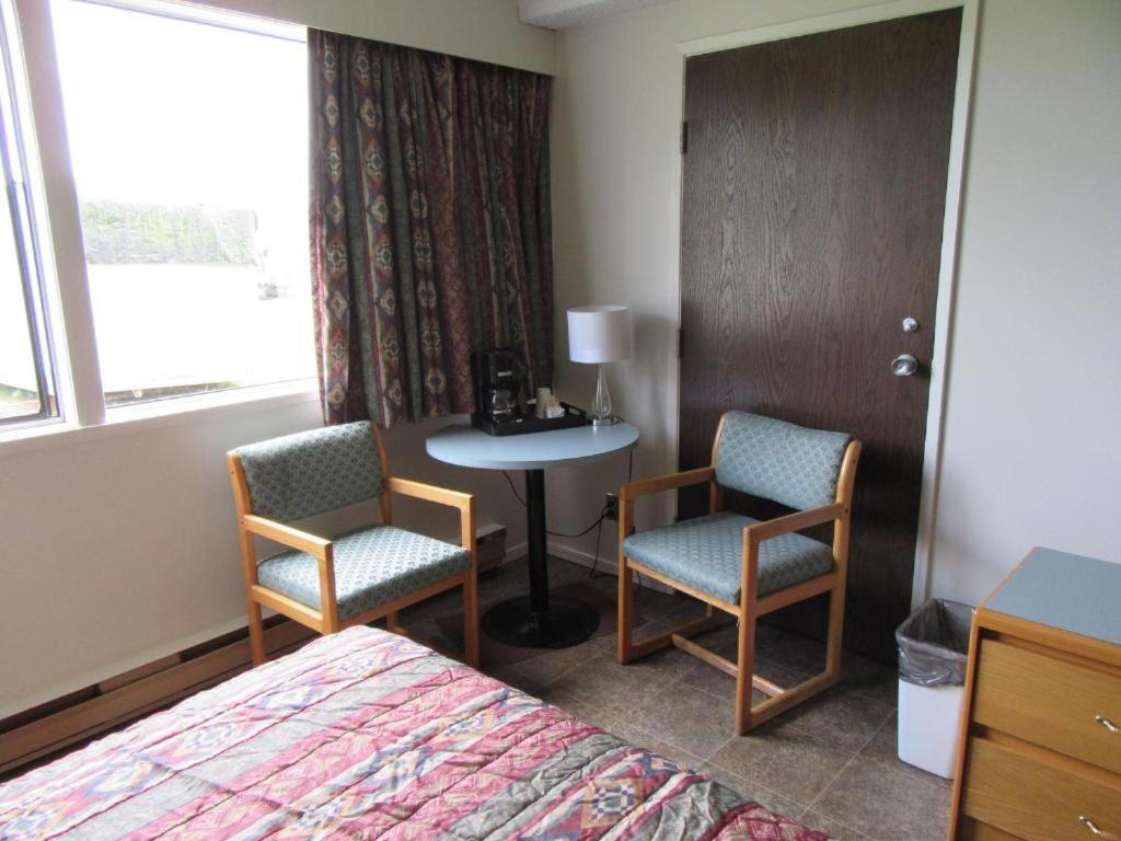 Providence Place Inn Port Hardy Kültér fotó