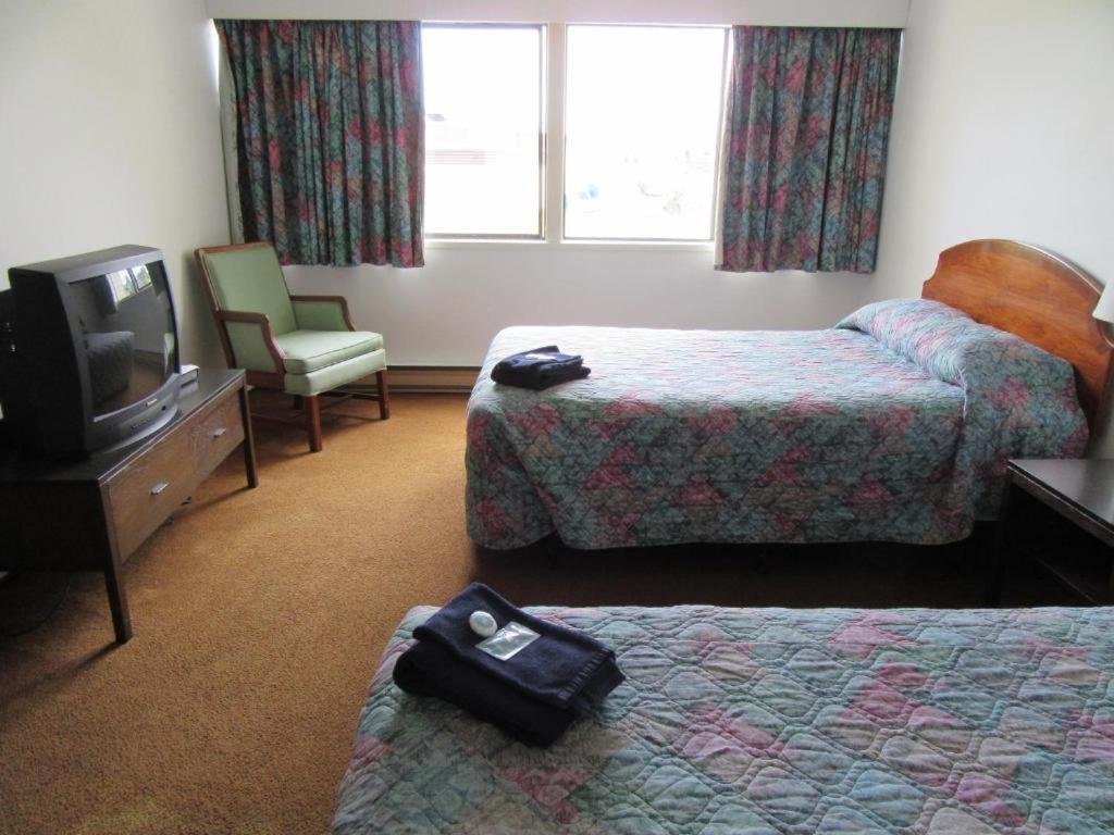 Providence Place Inn Port Hardy Kültér fotó