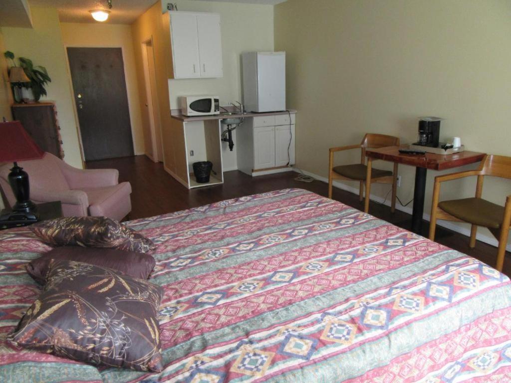 Providence Place Inn Port Hardy Kültér fotó