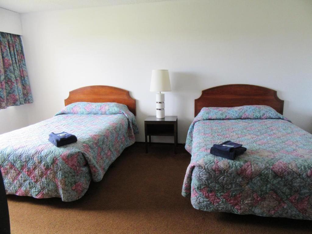 Providence Place Inn Port Hardy Kültér fotó