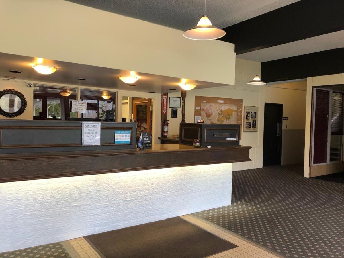 Providence Place Inn Port Hardy Kültér fotó